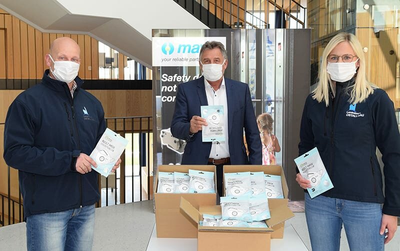 Mayr Antriebstechnik spendet Atemschutzmasken an Landratsamt